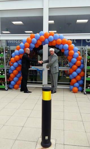 Chairman Councillor Stephen Dickens opens the new B&M Home Store in Willowbreck Road, Northallerton.