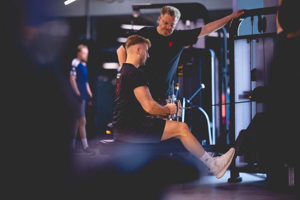 Beweglichkeits- und Koordinationstraining im Fitnessstudio - David Nikolaitschik - Personal Trainer in Mannheim