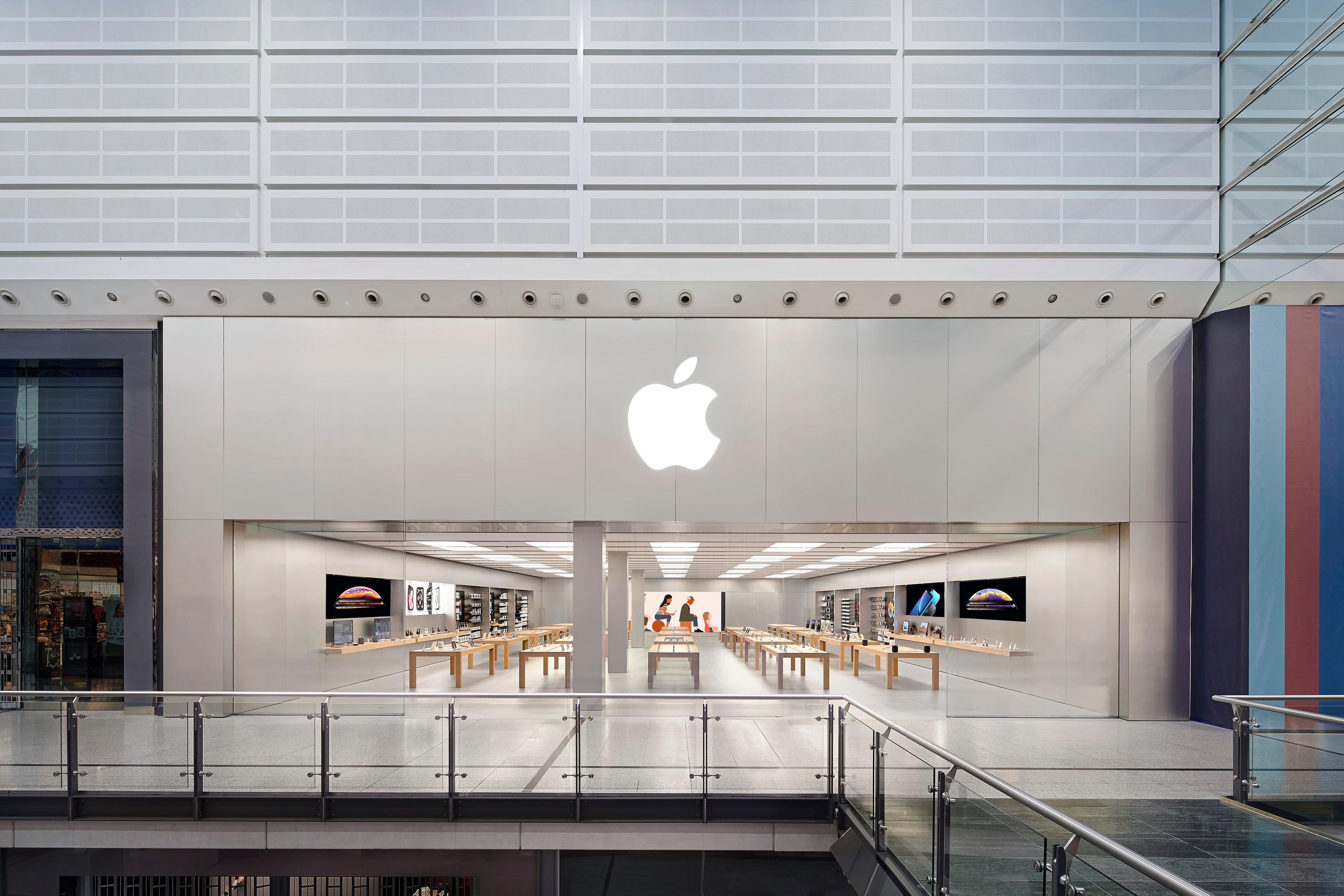 Места стор. Apple Store 2001. Apple Store 1990. Эпл стор эпл стор. Apple Store 2021.