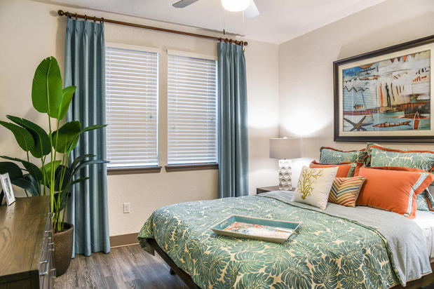 Images Centre Pointe Apartments