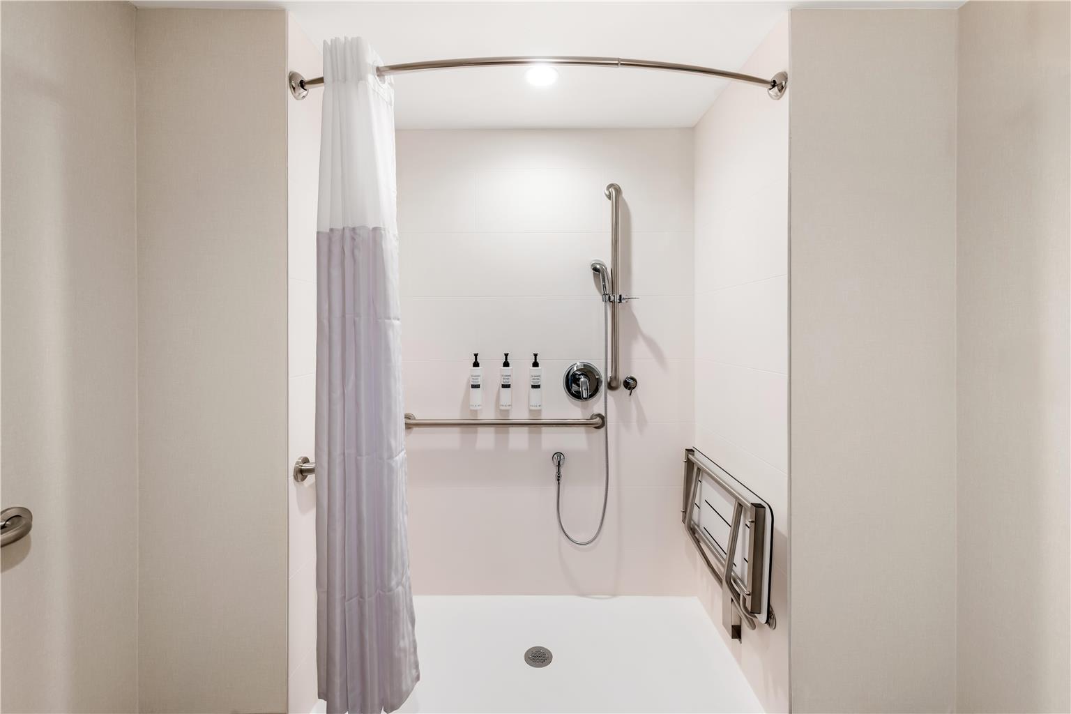 Guest room bath