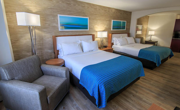 Images Holiday Inn Express & Suites Farmington, an IHG Hotel