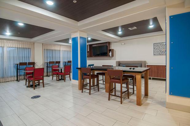 Images Holiday Inn Express & Suites Biloxi- Ocean Springs by IHG