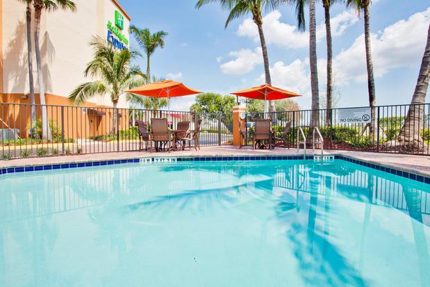 Images Holiday Inn Express & Suites Fort Lauderdale Airport West by IHG