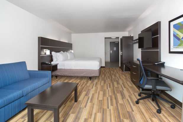 Images Holiday Inn Express & Suites Lincoln I - 80 by IHG
