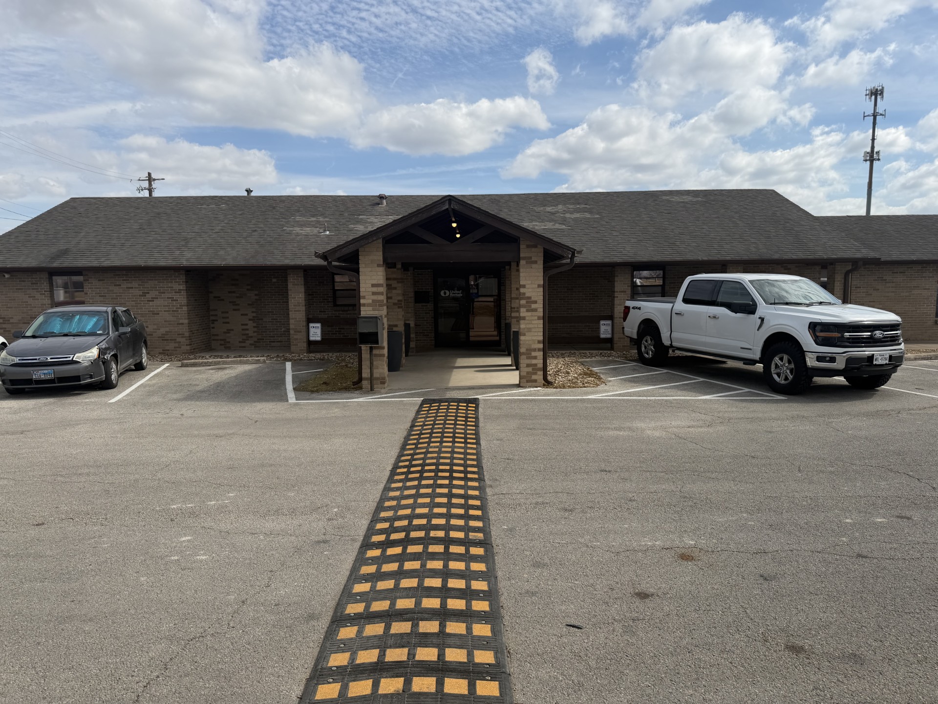 United Rentals - Fluid Solutions: Pumps, Tanks, Filtration Image