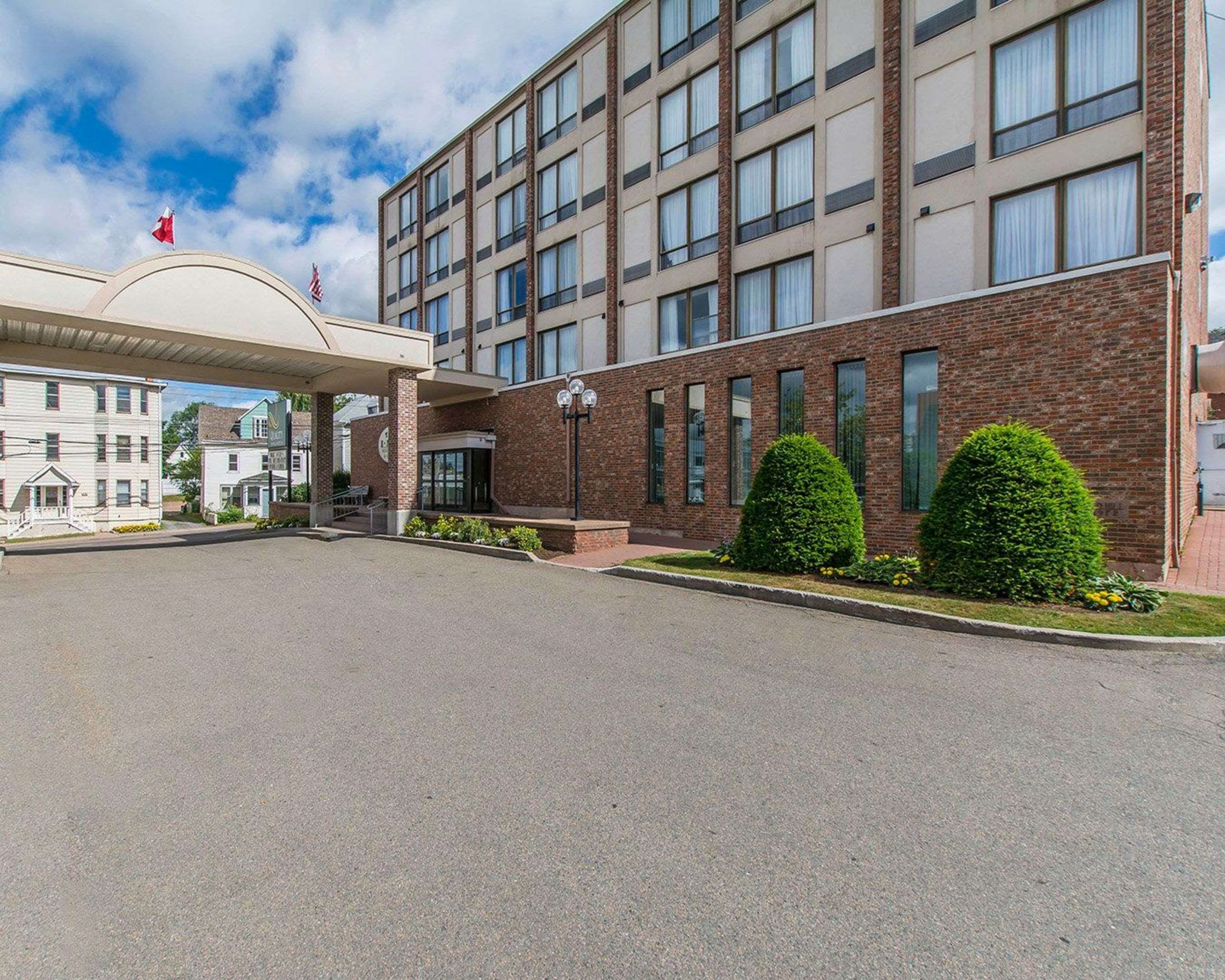 Quality Inn & Suites Downtown in Charlottetown, 150 Euston St. - Hotels