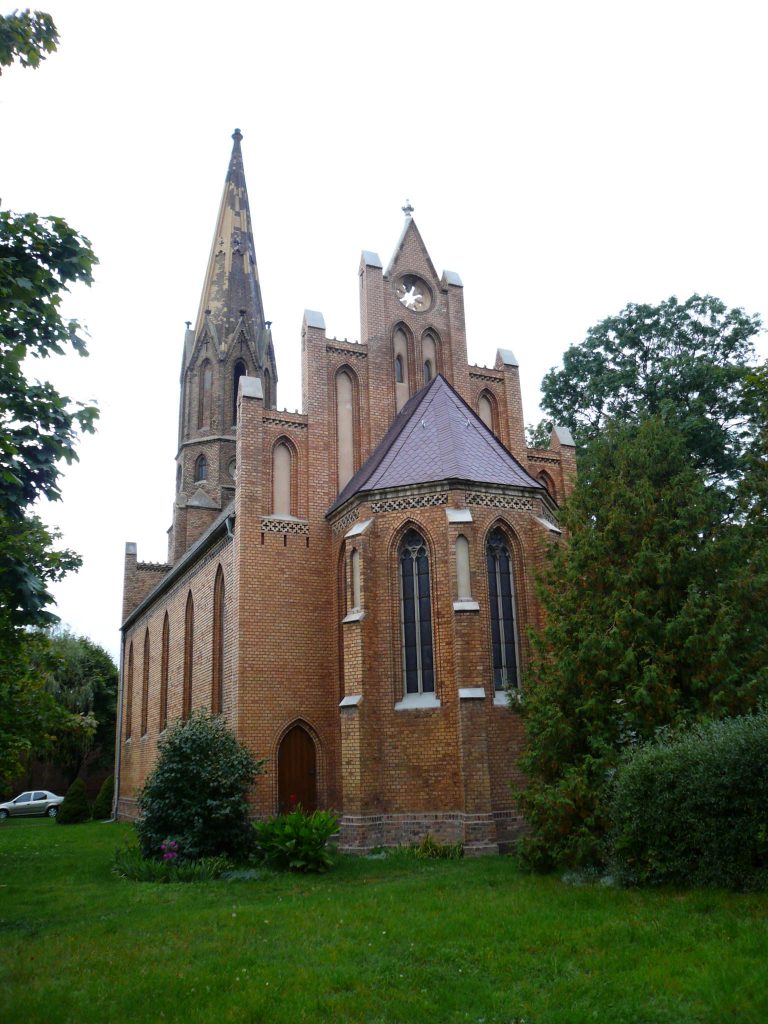 Kirche Lietzow - Ev. Kirchengemeinde Havelluch, Hamburger Chaussee 13 in Lietzow