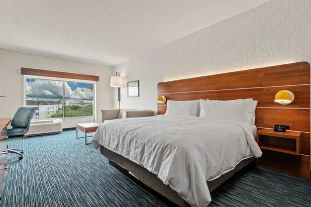Images Holiday Inn Express & Suites Orlando - Lake Buena Vista by IHG