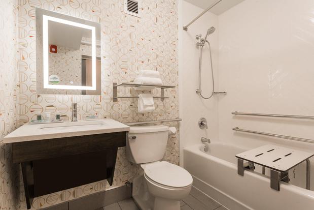 Images Holiday Inn Boone - University Area by IHG