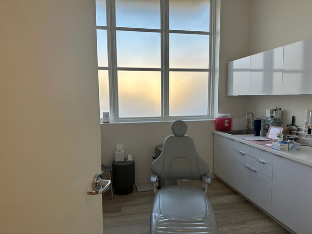 Images Facial Aesthetics - Golden