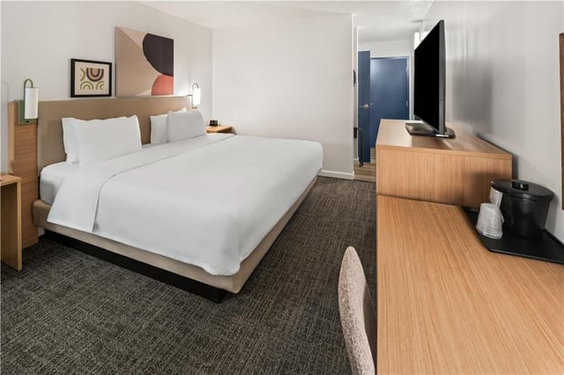 Images Spark by Hilton Waldorf