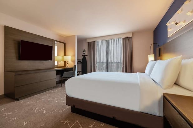 Images Embassy Suites by Hilton Tulsa I-44