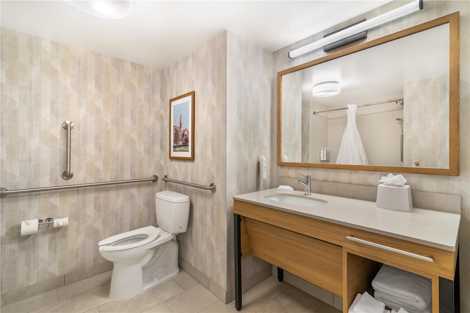 Guest room bath
