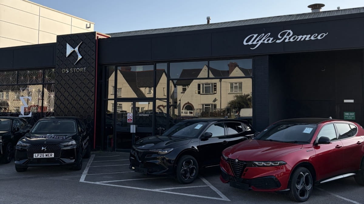 Evans Halshaw Alfa Romeo Cardiff forecourt