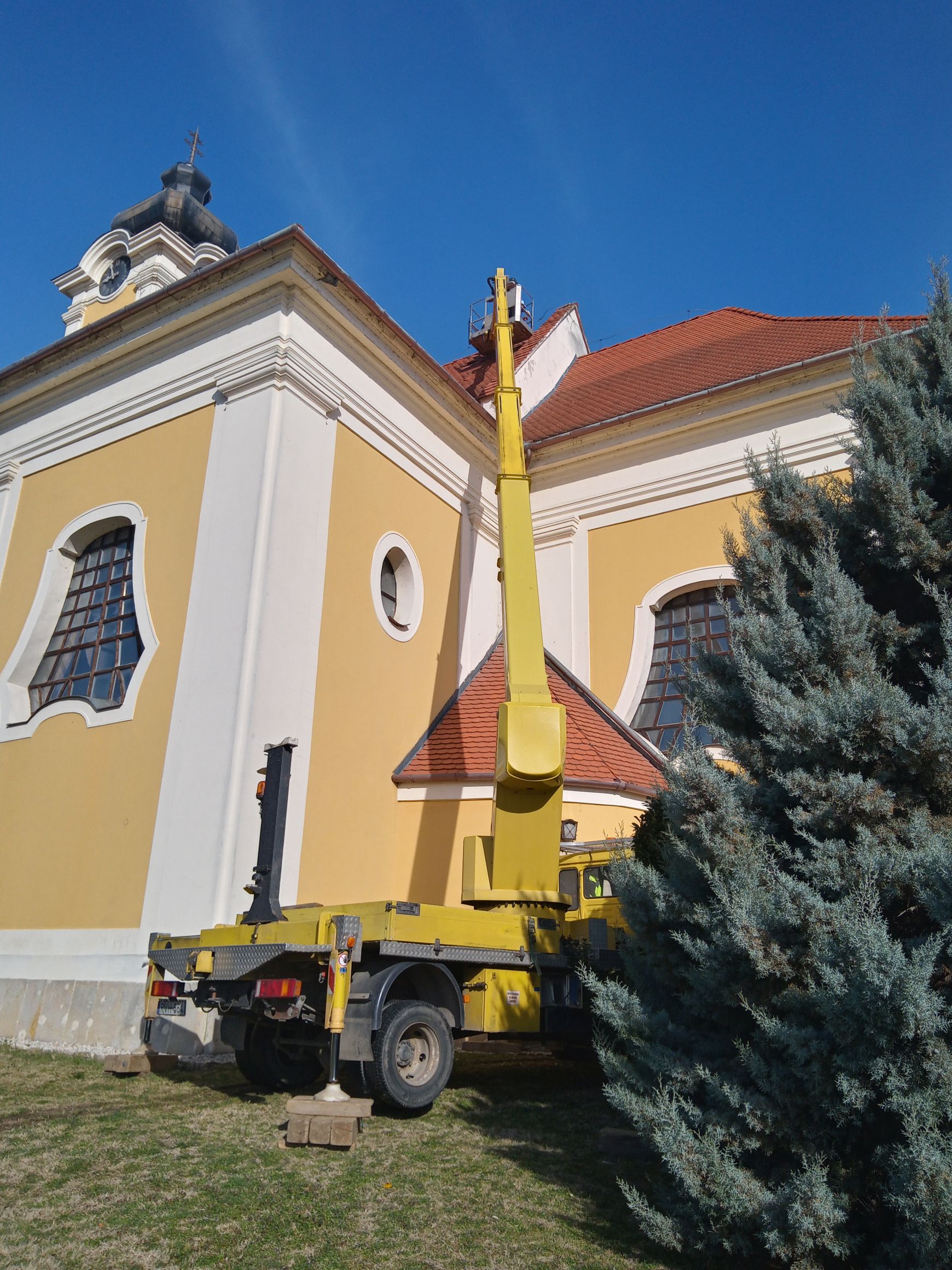 Images Veszélyes fák kivágása,Emelőkosaras daruzás,Fakitermelés - Megyes Ernő
