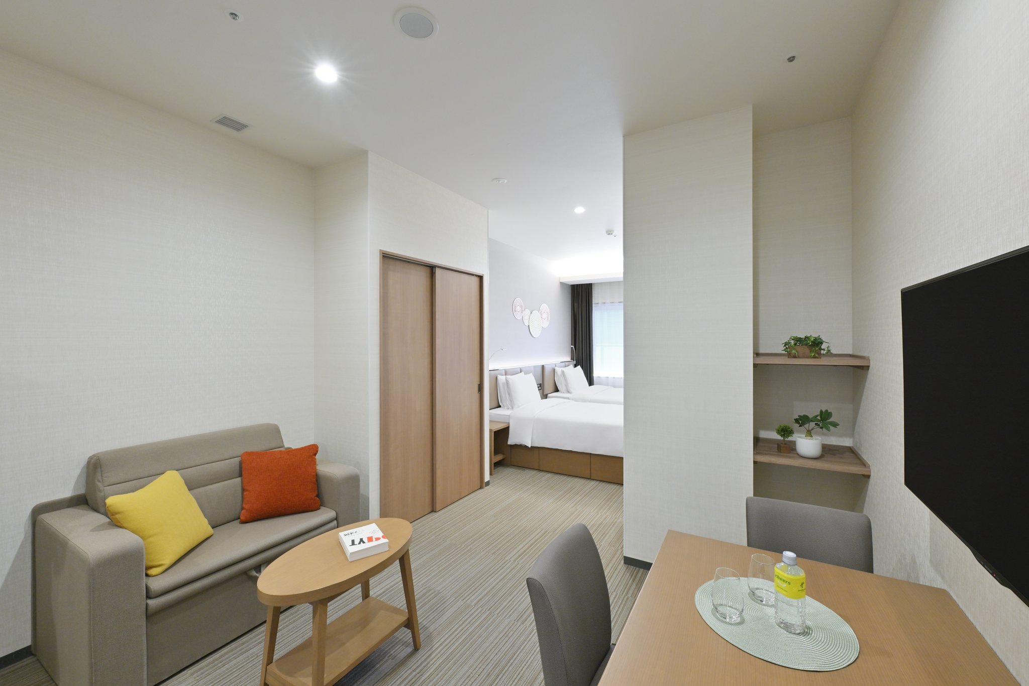 Images Holiday Inn & Suites Shin Osaka by IHG