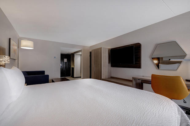 Images Holiday Inn Express & Suites Central Omaha by IHG
