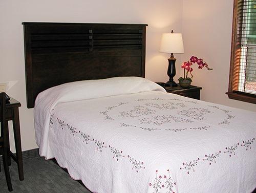 Images Redwood Inn & Suites