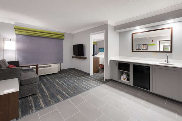 Images Hampton Inn & Suites Chicago/Hoffman Estates