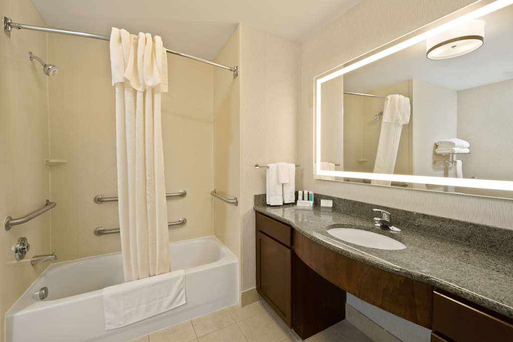 Guest room bath