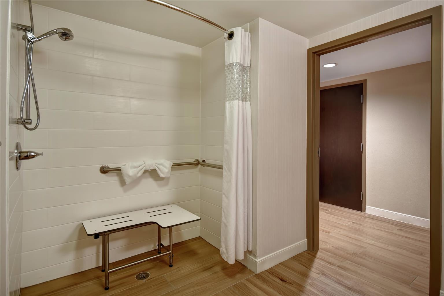 Guest room bath