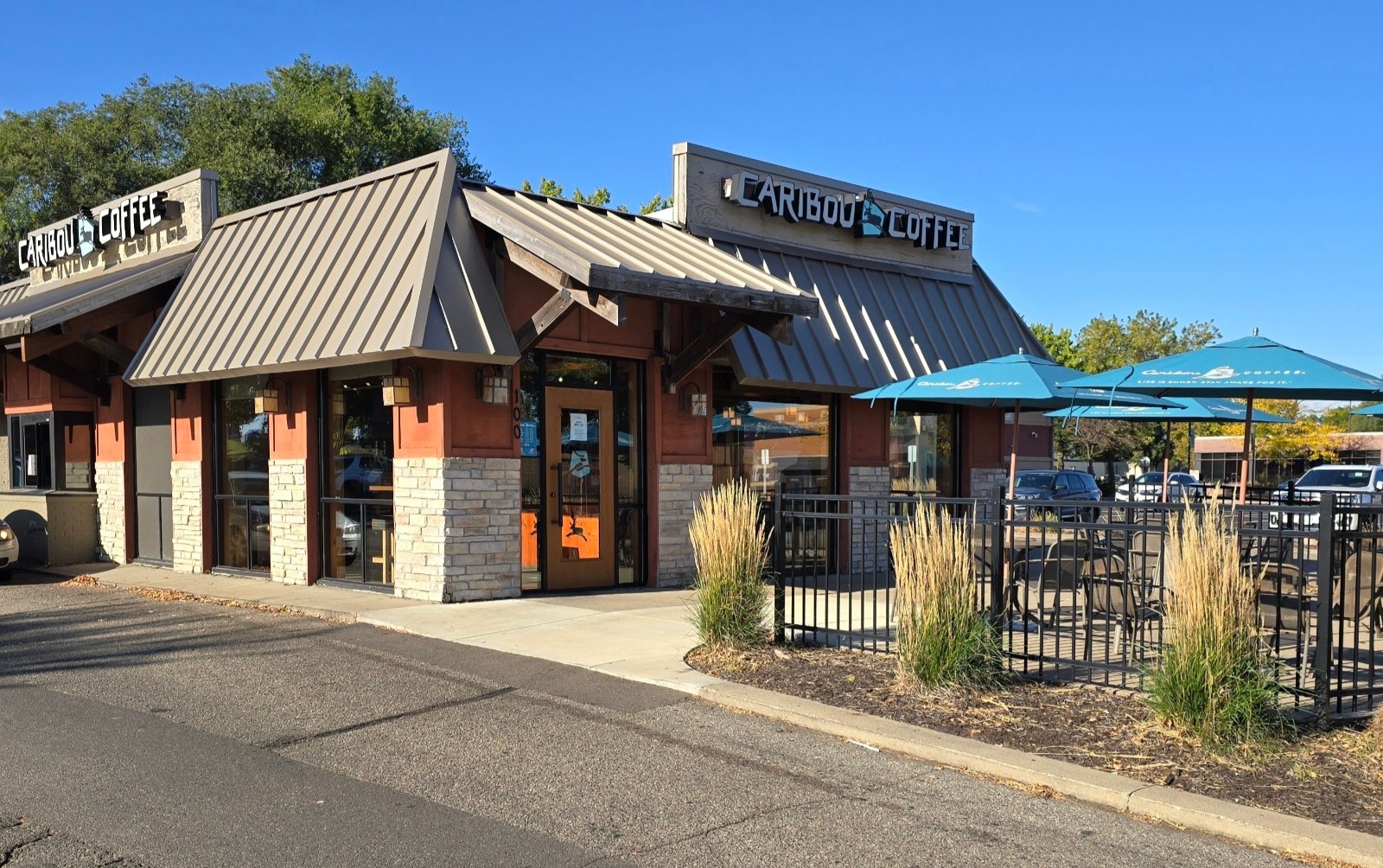 Storefront of the Caribou Coffee at 100 6th Street in Monticello