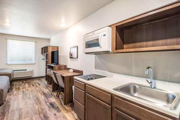 Images WoodSpring Suites Bradenton
