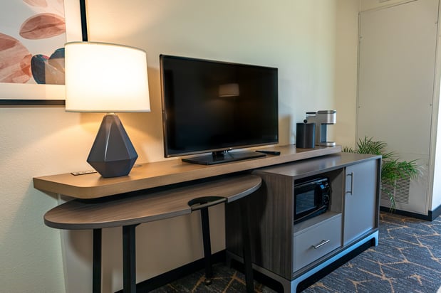 Images Holiday Inn & Suites Oakland - Airport by IHG
