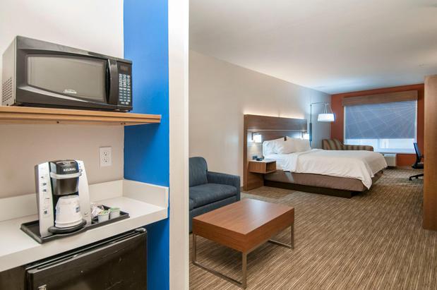 Images Holiday Inn Express & Suites Biloxi- Ocean Springs by IHG