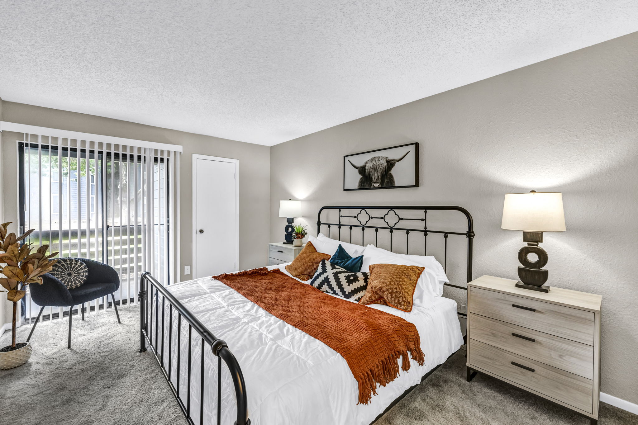 Bedroom with a large bed 