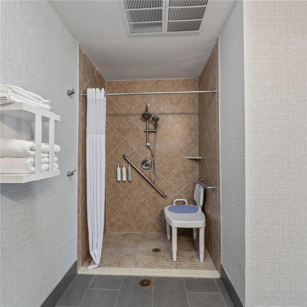 Guest room bath 