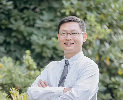 Dr. Ian Shee 