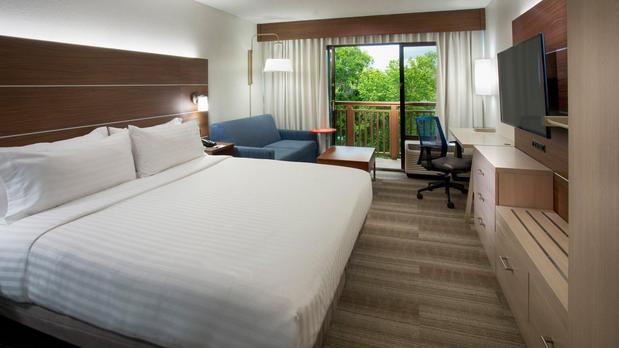Images Holiday Inn Express Hilton Head Island, an IHG Hotel