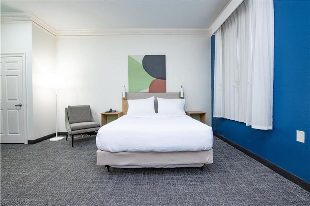 Images Spark by Hilton Lafayette South