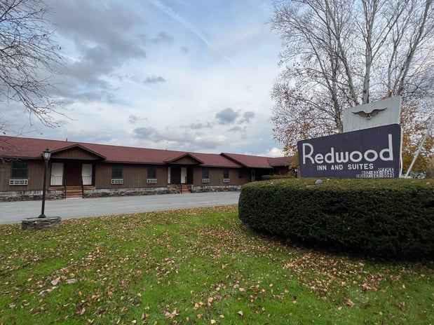Images Redwood Inn & Suites