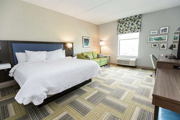 Images Hampton Inn & Suites Syracuse North Airport Area