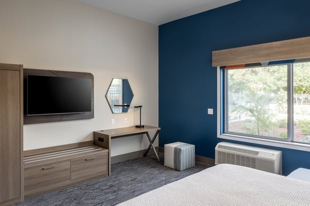 Images Holiday Inn Express & Suites Hawaiian Gardens by IHG