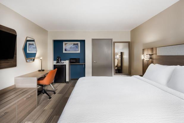 Images Holiday Inn Express Simi Valley by IHG