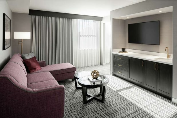 Images The Axis Moline Hotel, Tapestry Collection by Hilton