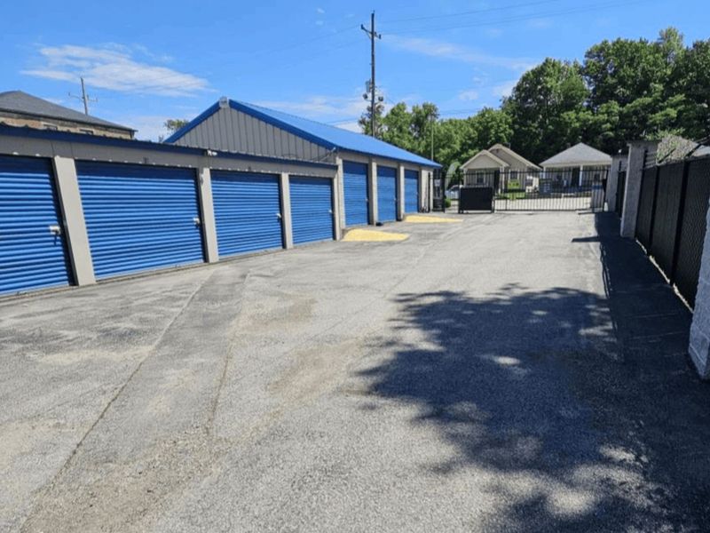 Exterior Units - Storage Express at 935 State St, New Albany, IN 47150