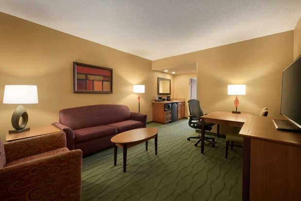 Images Embassy Suites by Hilton East Peoria Riverfront Hotel & Conference Center