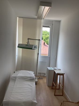 Bilder Arzt Praxis Rückenschmerzen u. Gelenkschmerzen München Pasing
