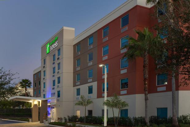 Images Holiday Inn Express & Suites Ft. Lauderdale Airport/Cruise by IHG