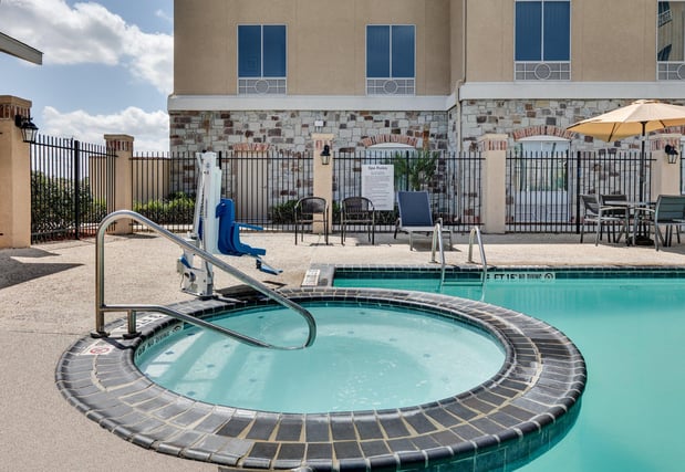 Images Holiday Inn Express & Suites San Antonio - Brooks City Base by IHG