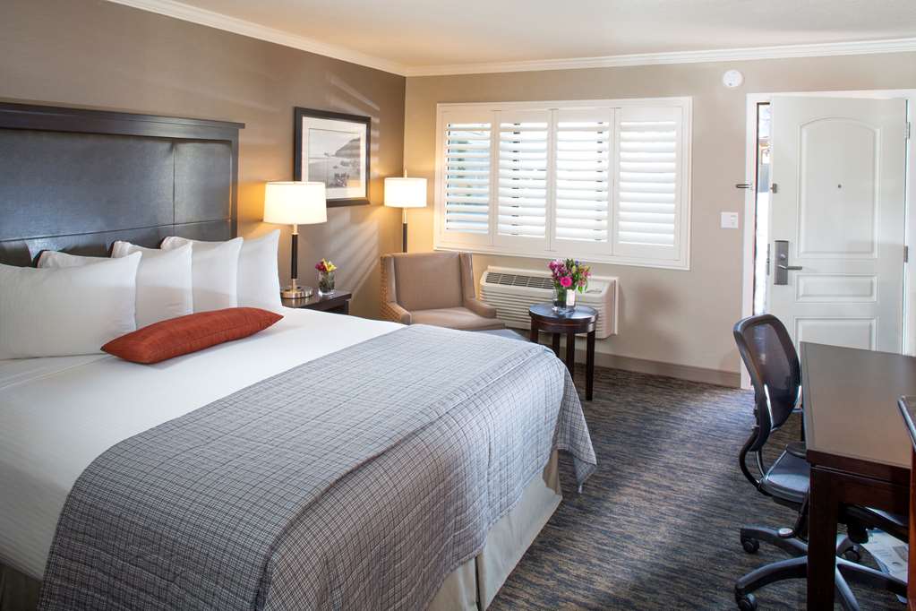 Standard King Guest Room Best Western Plus Humboldt Bay Inn Eureka (707)443-2234
