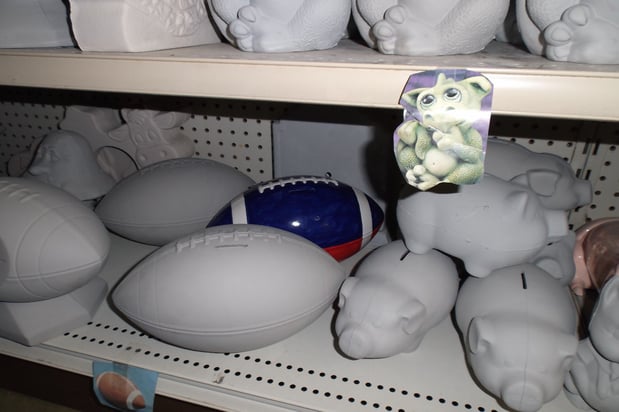 Images Marian's Gifts & Ceramics