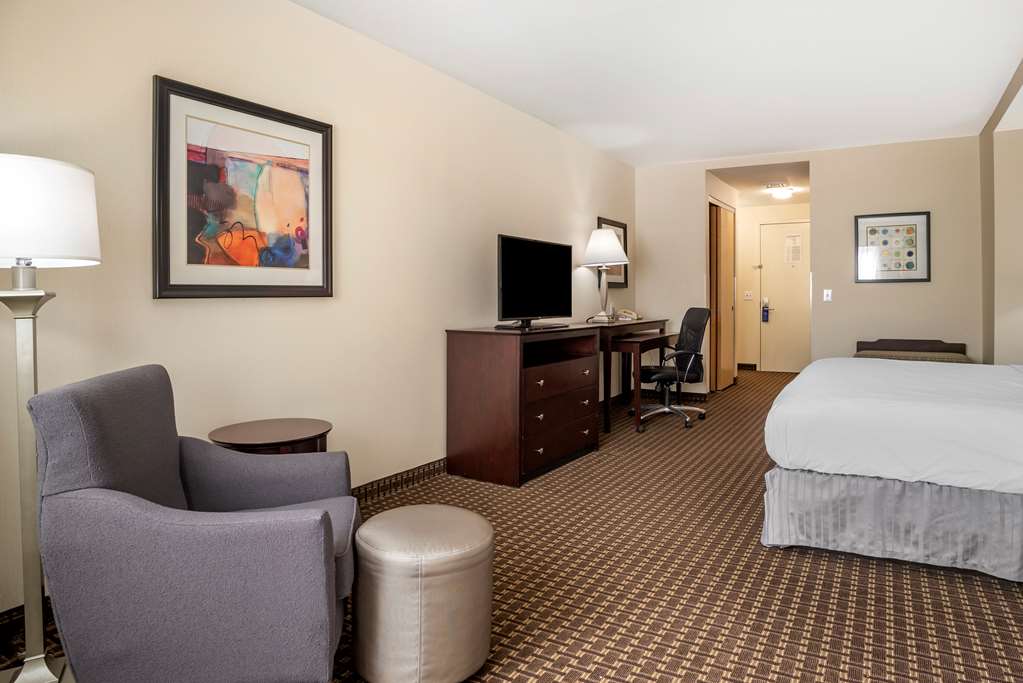 Deluxe King Bed Best Western Plus Philadelphia Airport South At Widener University Chester (610)872-8100