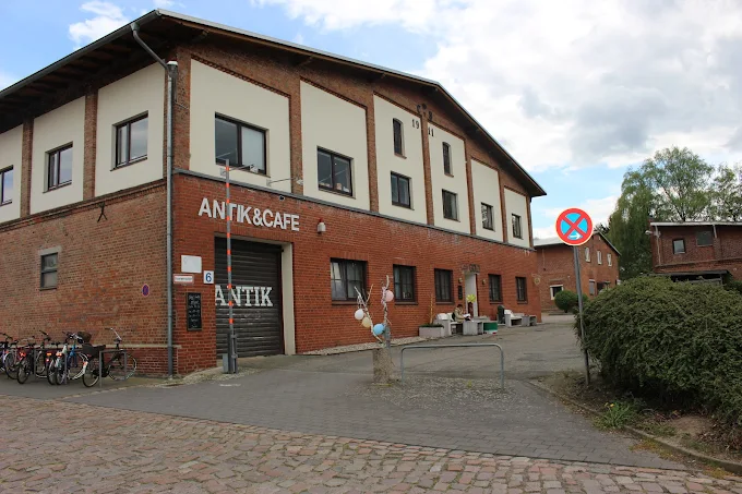 M & S Antiquitäten, Lübecker Str. 2 A in Ahrensburg