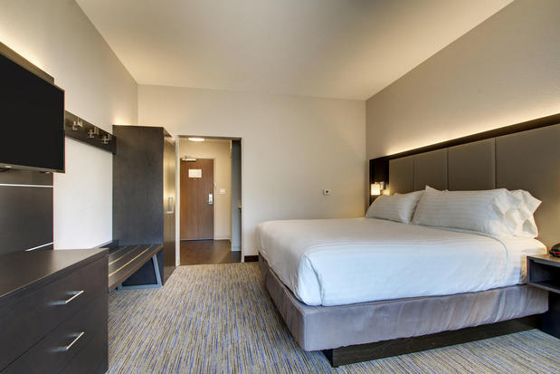 Images Holiday Inn Express & Suites Summerville by IHG